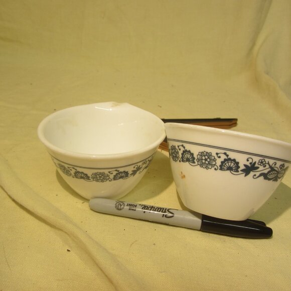 2 VTG CORELLE CUPS OLD TOWN BLUE, ONION FLOWER DESIGN READ ALL - Picture 2 of 8